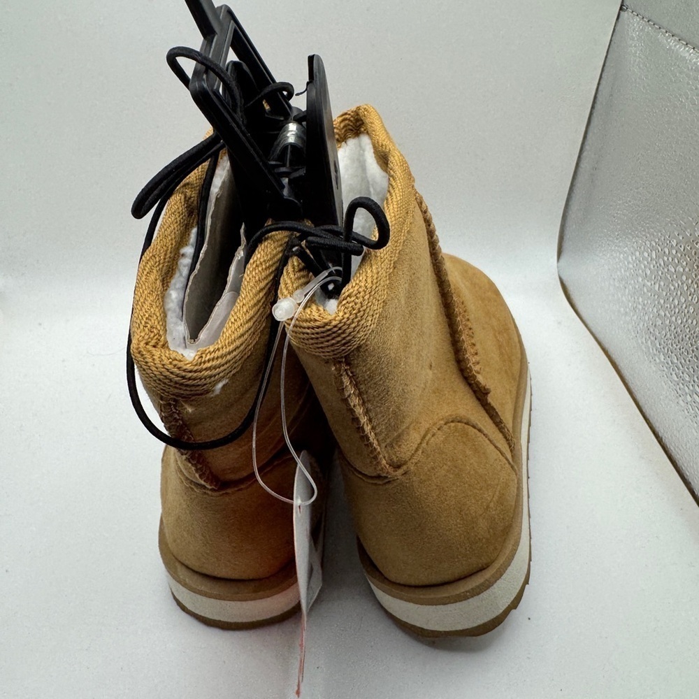 NWT Wonder Nation Toddler Size 7 Girls Tan Faux Fur Winter Boots - Picture 3 of 6